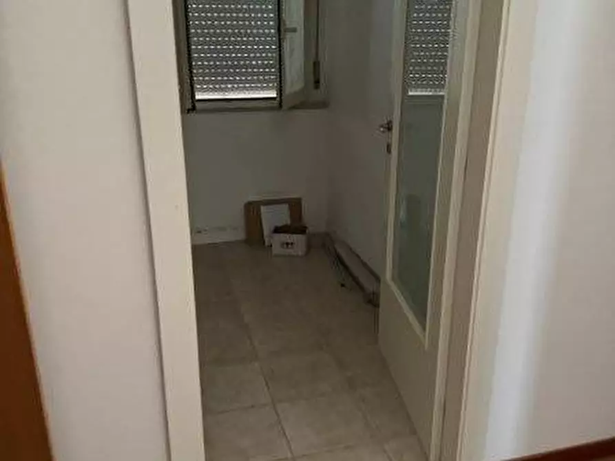 Immagine 21 di Locale commerciale in affitto  in via trieste a Alba Adriatica