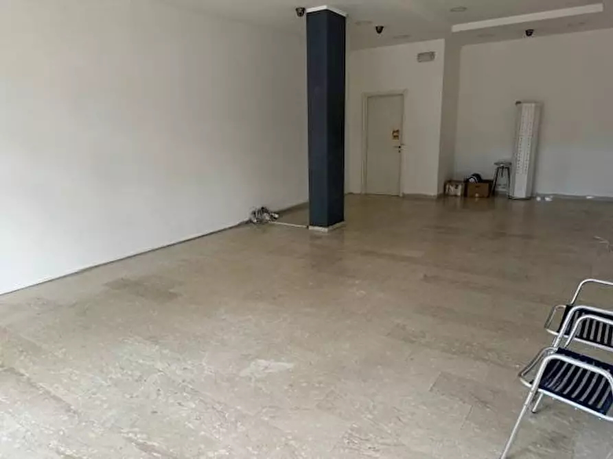 Immagine 8 di Locale commerciale in affitto  in viale mazzini a Alba Adriatica