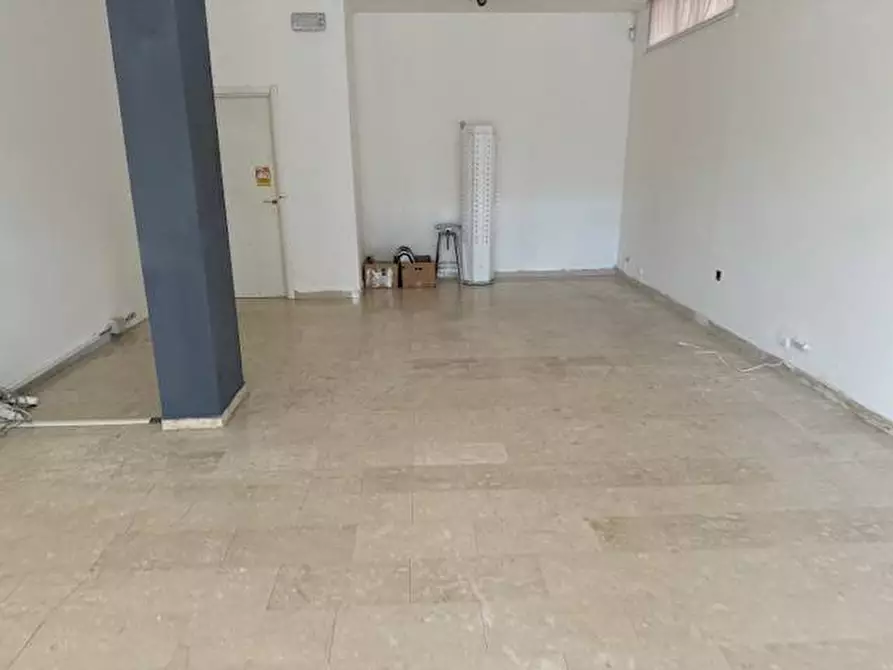 Immagine 9 di Locale commerciale in affitto  in viale mazzini a Alba Adriatica