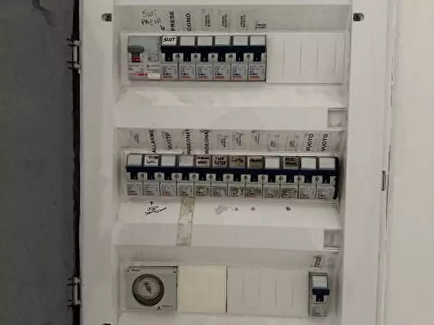 Immagine 12 di Locale commerciale in affitto  in viale mazzini a Alba Adriatica