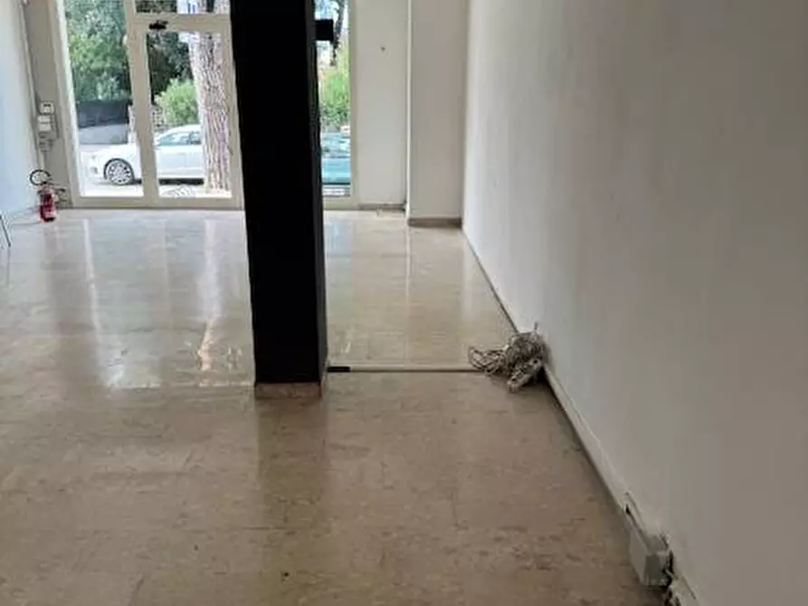 Immagine 11 di Locale commerciale in affitto  in viale mazzini a Alba Adriatica