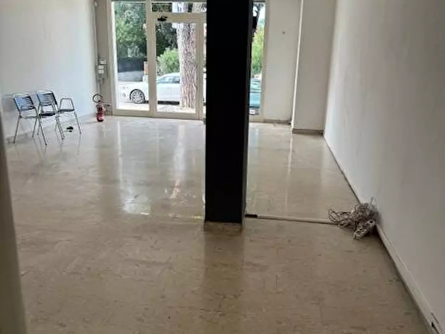 Immagine 5 di Locale commerciale in affitto  in viale mazzini a Alba Adriatica