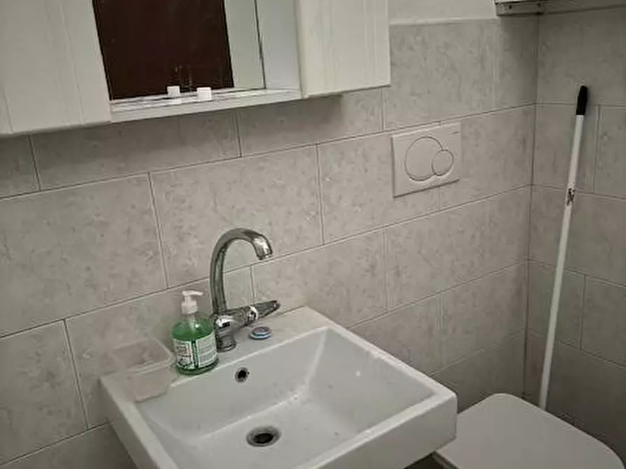 Immagine 16 di Locale commerciale in affitto  in viale mazzini a Alba Adriatica