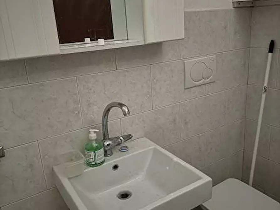 Immagine 17 di Locale commerciale in affitto  in viale mazzini a Alba Adriatica