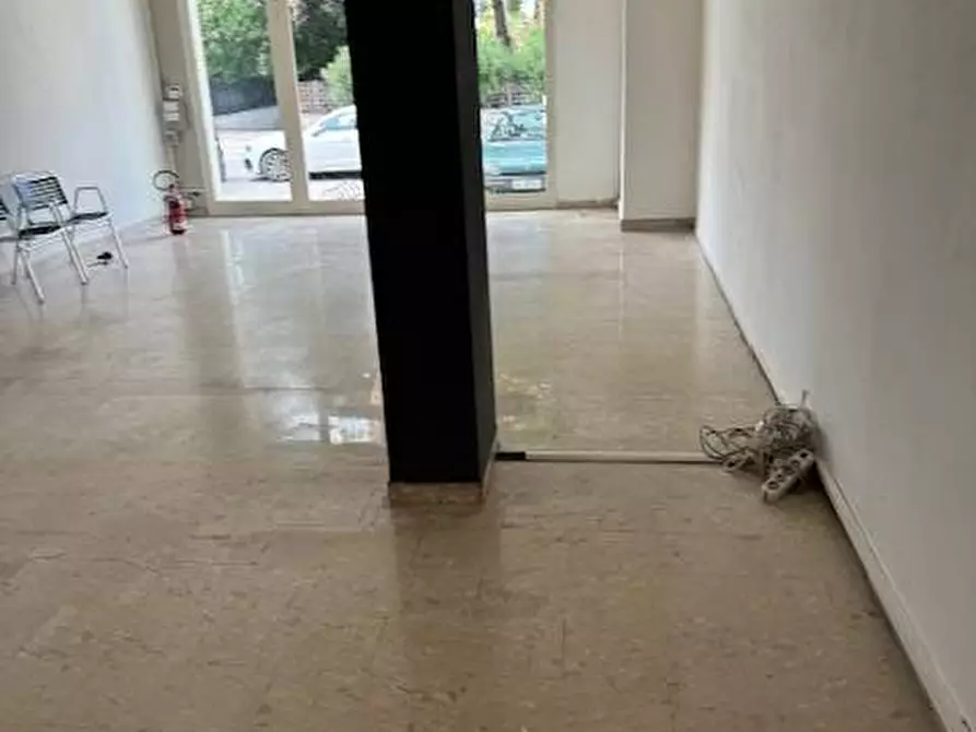 Immagine 4 di Locale commerciale in affitto  in viale mazzini a Alba Adriatica