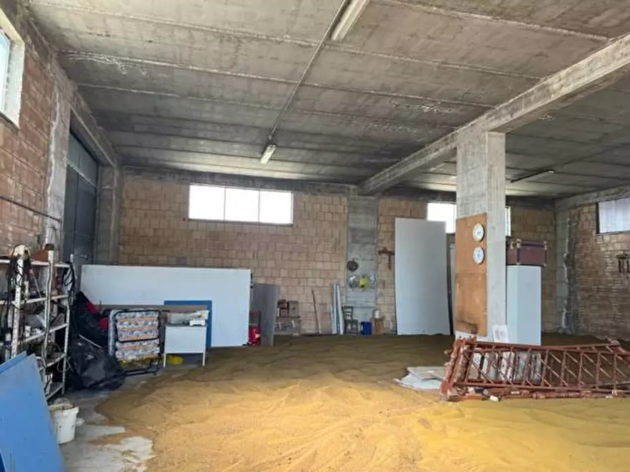 Immagine 10 di Capannone industriale in vendita  in VIA RIPOLI a Corropoli