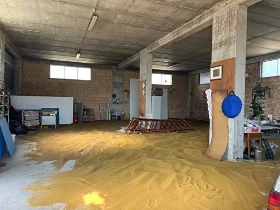 Immagine 12 di Capannone industriale in vendita  in VIA RIPOLI a Corropoli