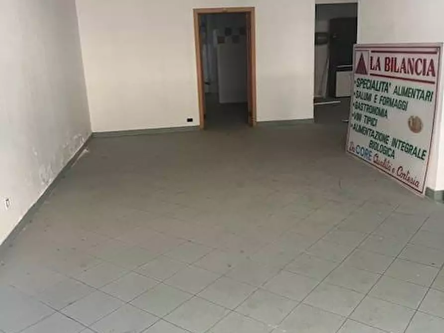 Immagine 5 di Locale commerciale in vendita  in VIA DELLA VITTORIA 9/11 a Alba Adriatica