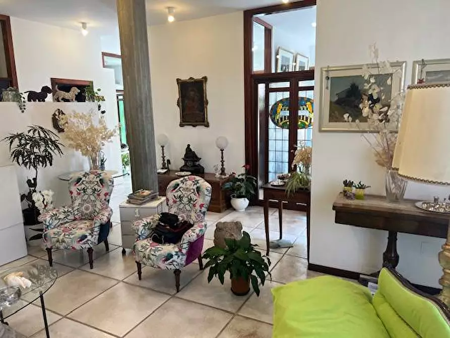 Immagine 18 di Villa in vendita  in VIALE MAZZINI 63 a Alba Adriatica