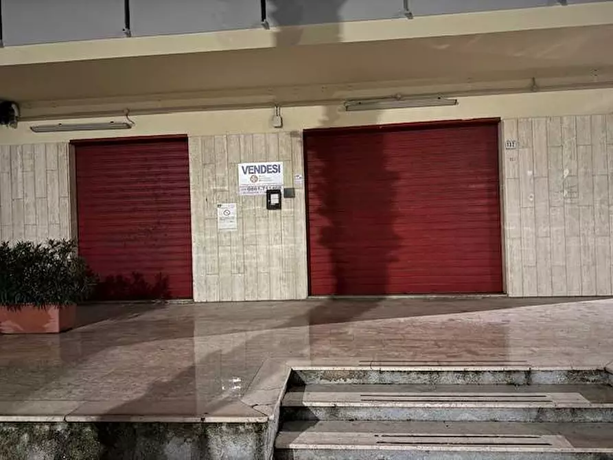 Immagine 6 di Locale commerciale in vendita  in VIA IGNAZIO SILONE 80 a Martinsicuro
