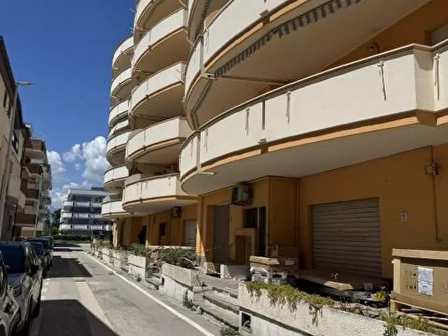 Immagine 2 di Appartamento in vendita  in VIA CORTINA C13 a Alba Adriatica