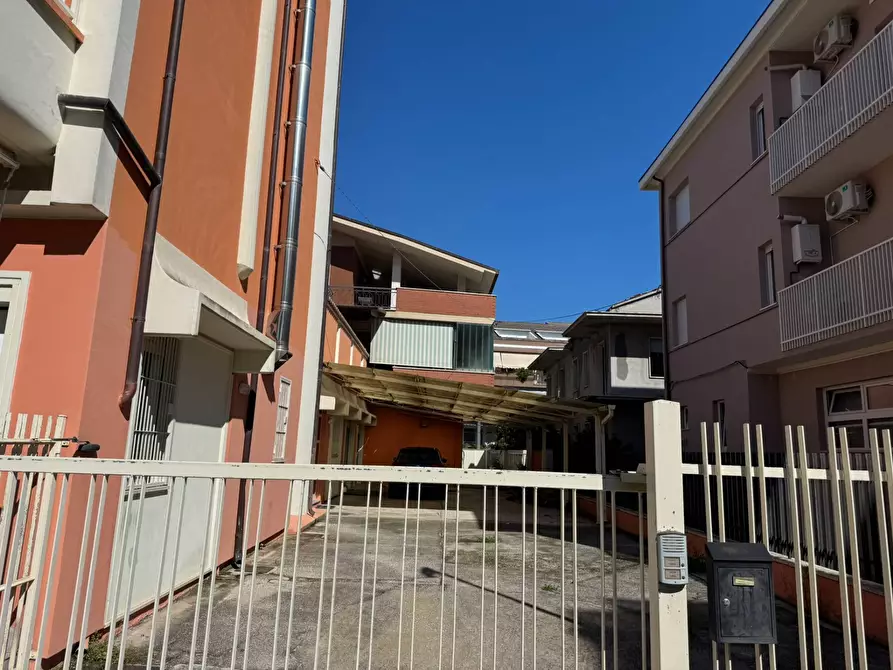 Immagine 2 di Appartamento in vendita  in via calabria 15 a Alba Adriatica