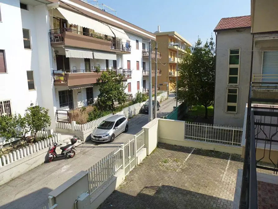 Immagine 9 di Appartamento in vendita  in via calabria 15 a Alba Adriatica