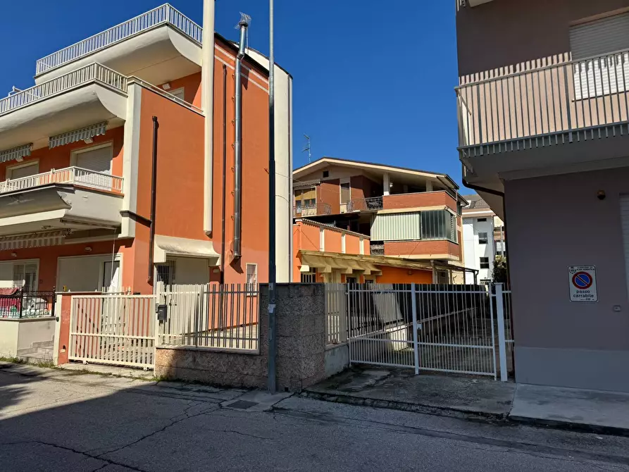 Immagine 2 di Appartamento in vendita  in via Calabria 15 a Alba Adriatica