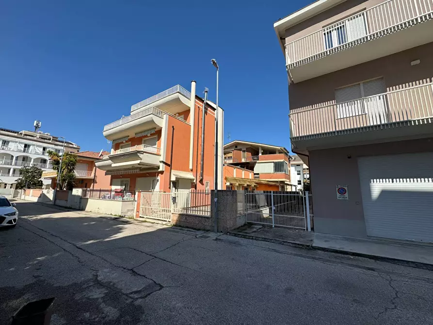 Immagine 3 di Appartamento in vendita  in via Calabria 15 a Alba Adriatica