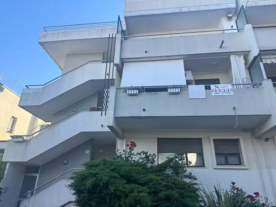 Immagine 1 di Appartamento in vendita  in VIA GUGLIELMO PEPE 55 a Tortoreto