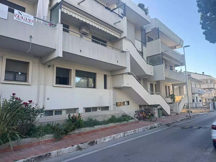 Immagine 2 di Appartamento in vendita  in VIA GUGLIELMO PEPE 55 a Tortoreto