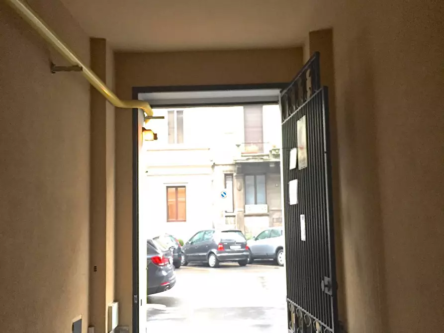 Immagine 3 di Box auto in affitto  in Via Francesco  Petrarca 7 a Milano