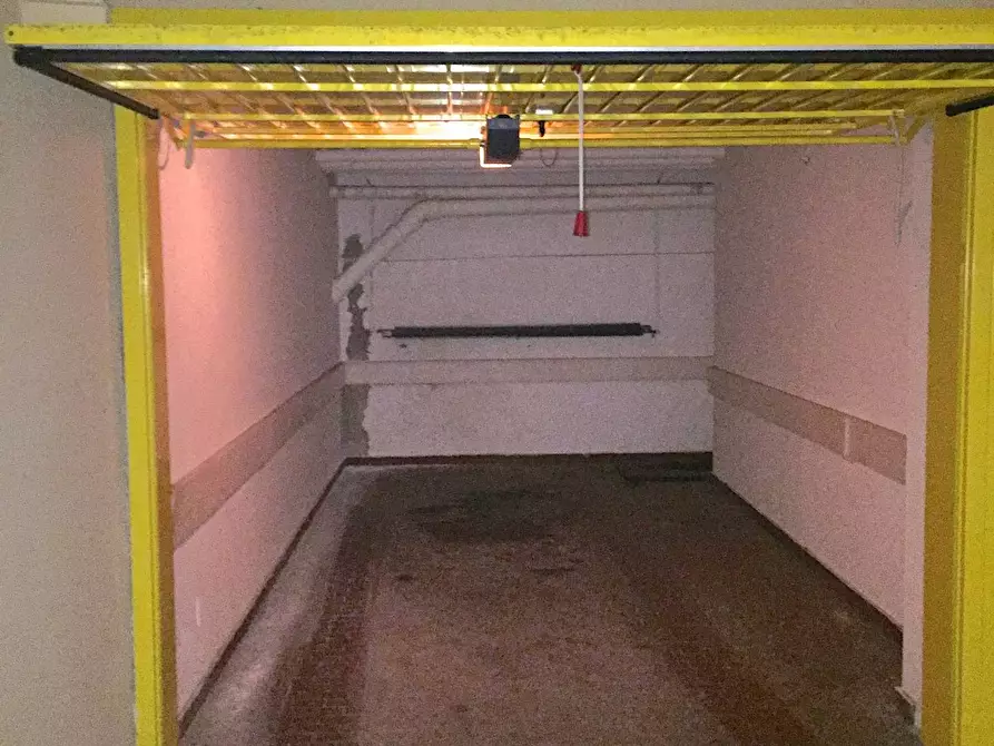 Immagine 9 di Box auto in affitto  in Via Francesco  Petrarca 7 a Milano