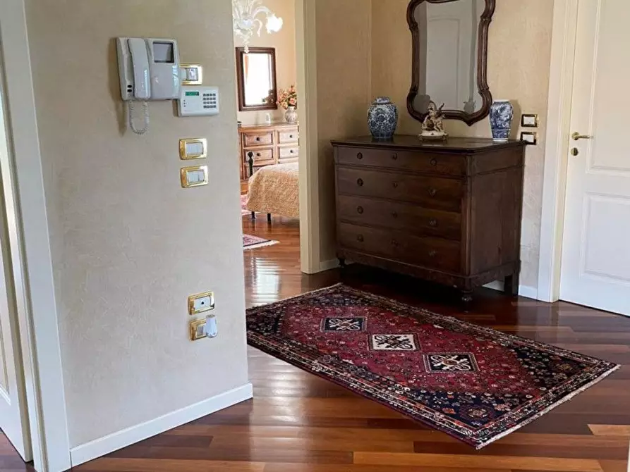 Immagine 8 di Villa in vendita  in Vicina a Desenzano Del Garda