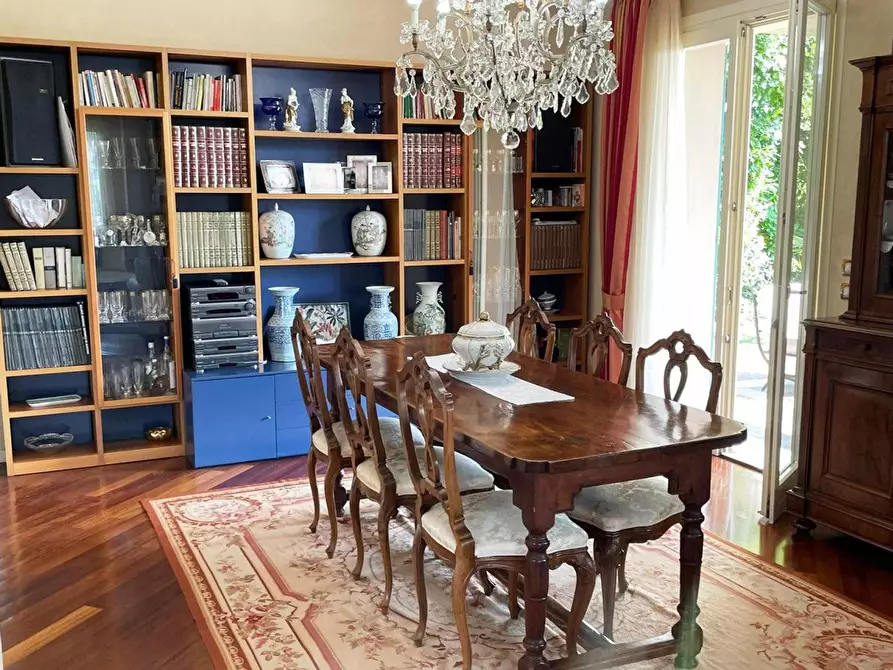 Immagine 12 di Villa in vendita  in Vicina a Desenzano Del Garda