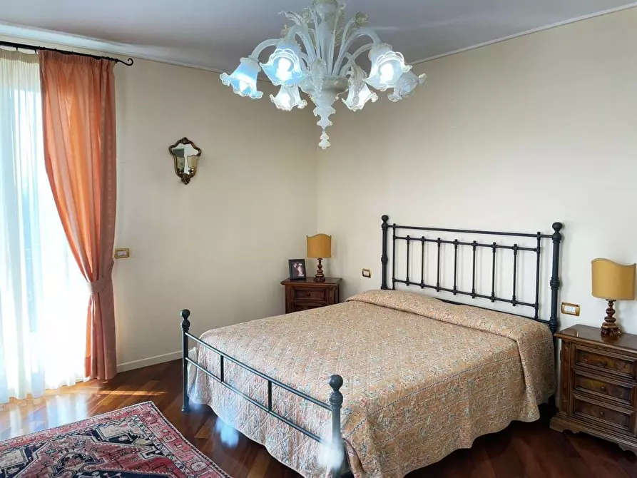 Immagine 21 di Villa in vendita  in Vicina a Desenzano Del Garda