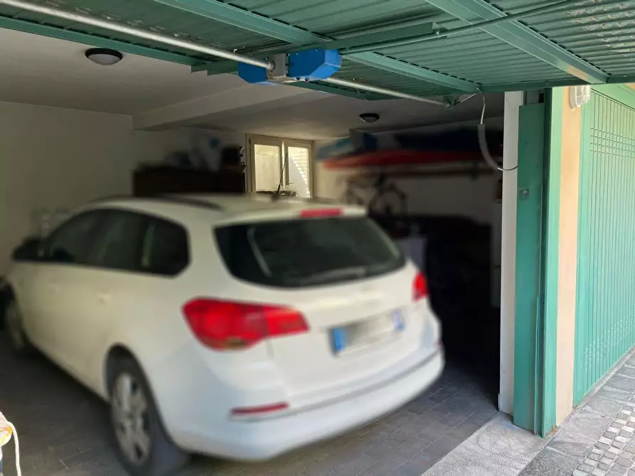 Immagine 35 di Villa in vendita  in Vicina a Desenzano Del Garda