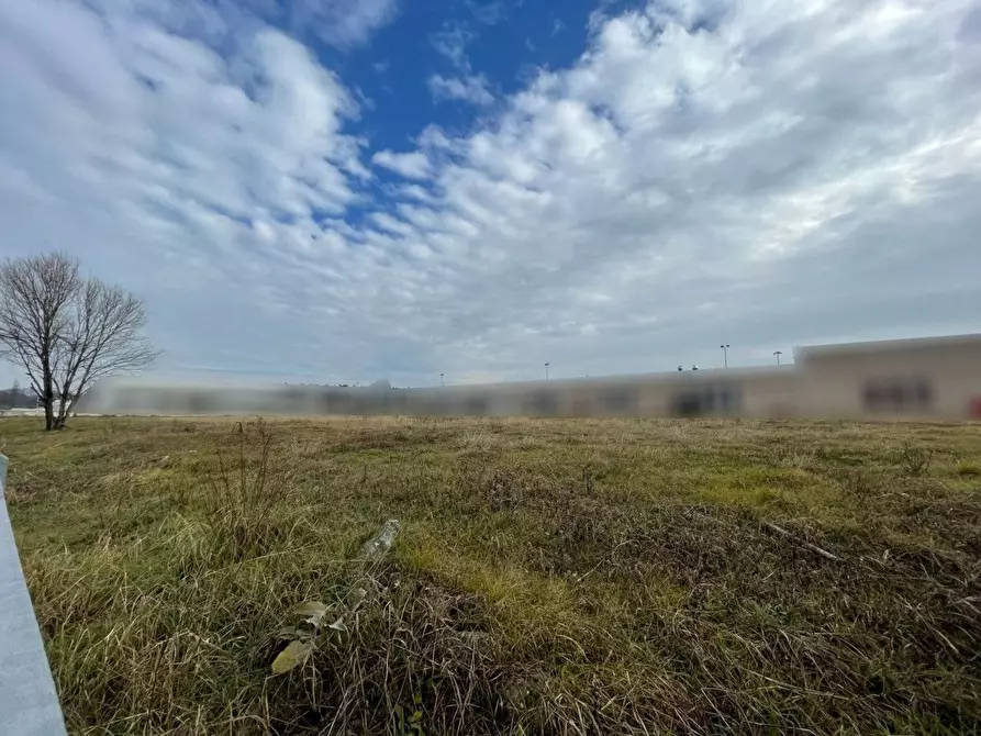 Immagine 1 di Locale commerciale in vendita  in monte alto a Casalmoro