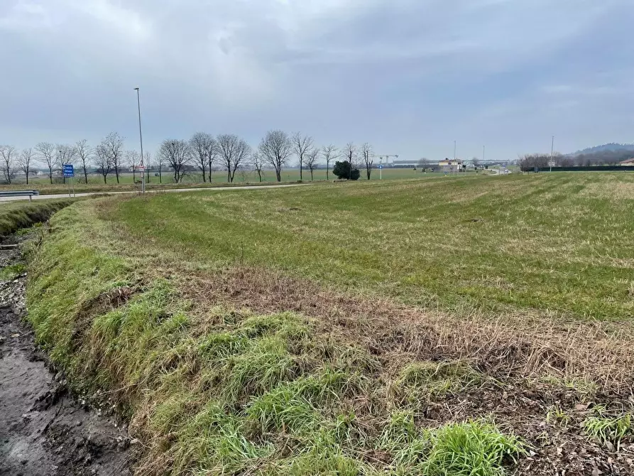 Immagine 6 di Locale commerciale in vendita  in monte alto a Casalmoro