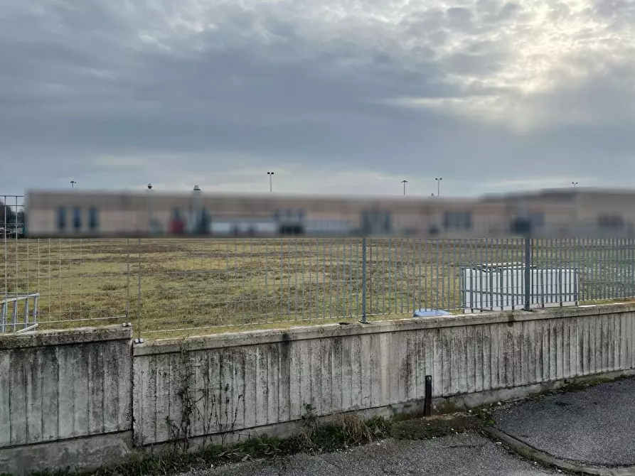 Immagine 10 di Locale commerciale in vendita  in monte alto a Casalmoro