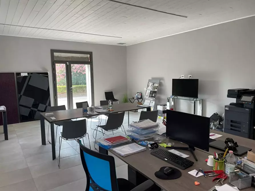 Immagine 4 di Locale commerciale in vendita  in Santa Maria a Calcinato