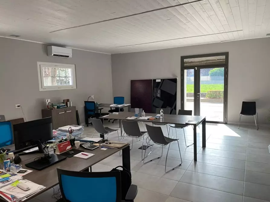 Immagine 7 di Locale commerciale in vendita  in Santa Maria a Calcinato