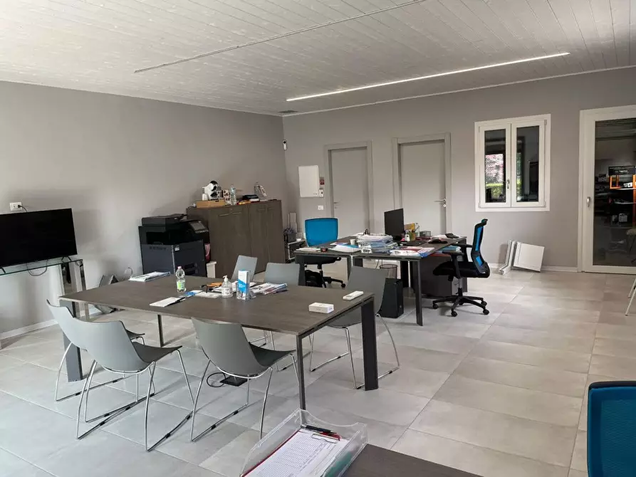 Immagine 8 di Locale commerciale in vendita  in Santa Maria a Calcinato