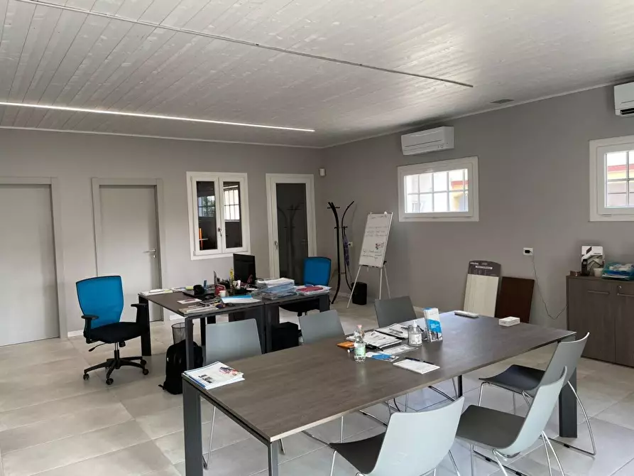 Immagine 9 di Locale commerciale in vendita  in Santa Maria a Calcinato