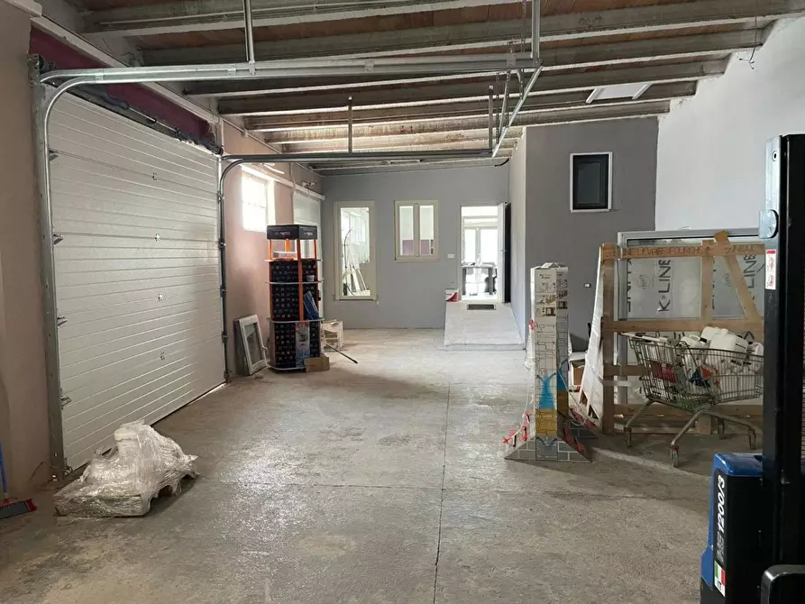 Immagine 14 di Locale commerciale in vendita  in Santa Maria a Calcinato