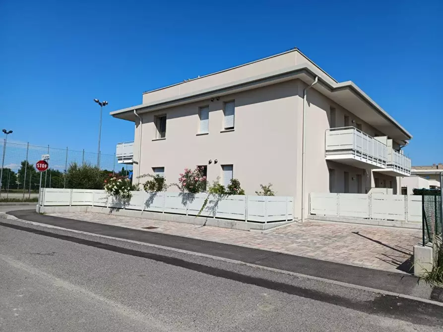 Immagine 13 di Appartamento in vendita  in unità d'italia a Desenzano Del Garda