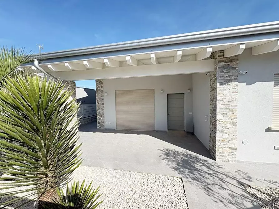 Immagine 3 di Villa in vendita  in pozze a Lonato del Garda
