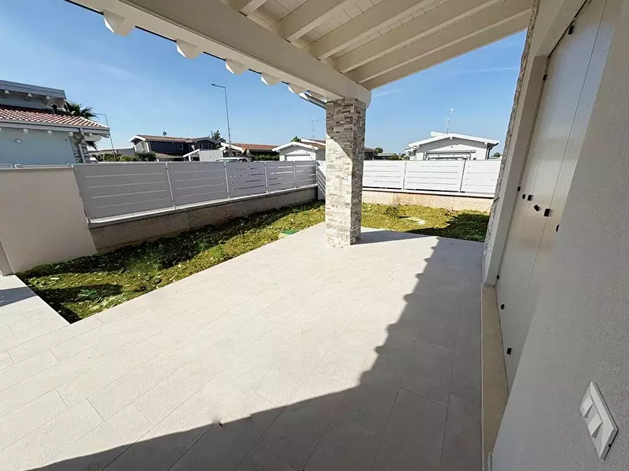 Immagine 5 di Villa in vendita  in pozze a Lonato del Garda