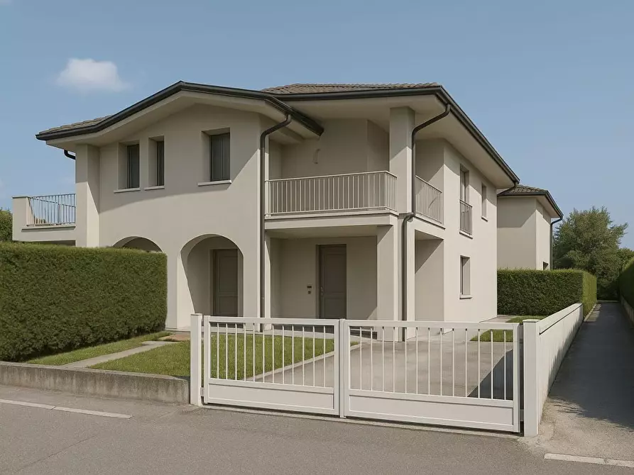 Immagine 1 di Casa semindipendente in vendita  in Cesare Battisti a Castiglione Delle Stiviere