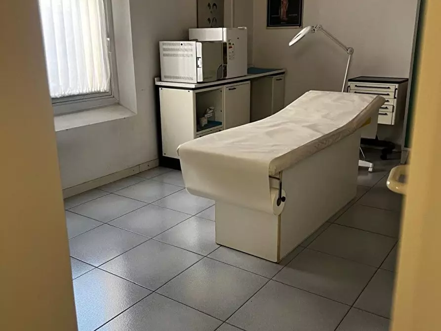 Immagine 9 di Attività commerciale in vendita  in Viale Venezia a Brescia