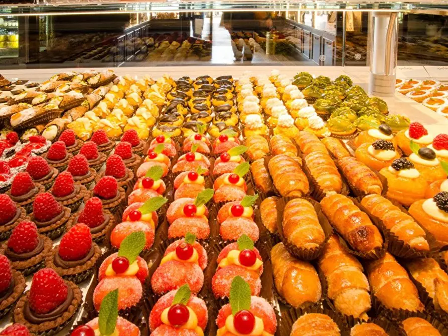 Immagine 1 di Attività commerciale in vendita  in Antonio Gramsci a Desenzano Del Garda