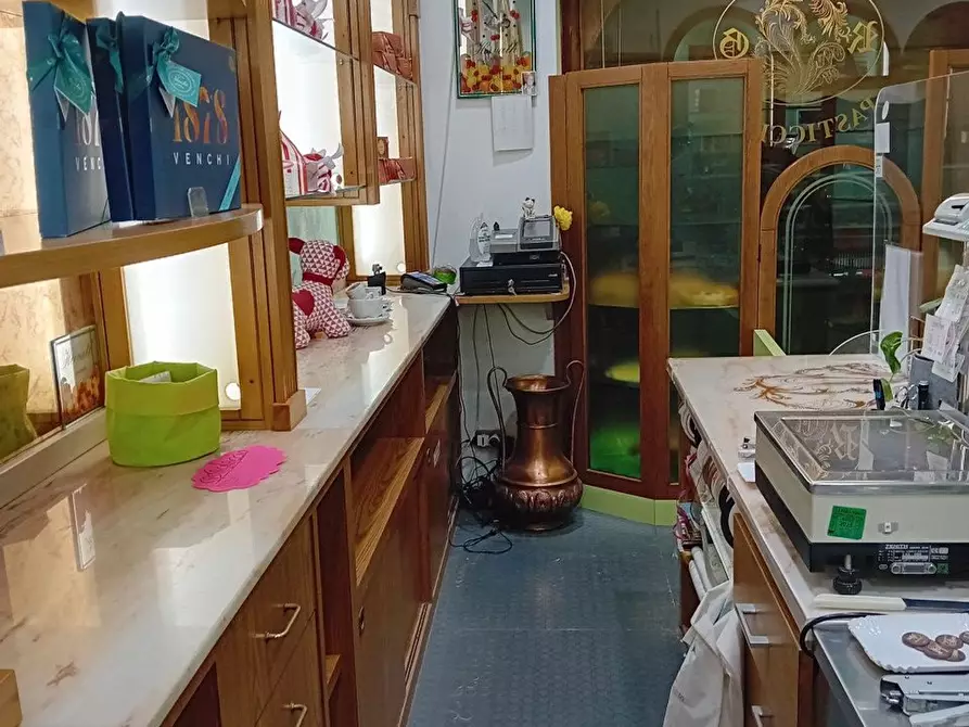 Immagine 7 di Attività commerciale in vendita  in Antonio Gramsci a Desenzano Del Garda
