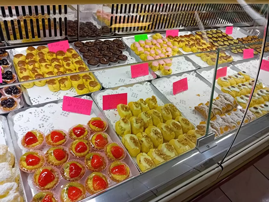 Immagine 17 di Attività commerciale in vendita  in Antonio Gramsci a Desenzano Del Garda