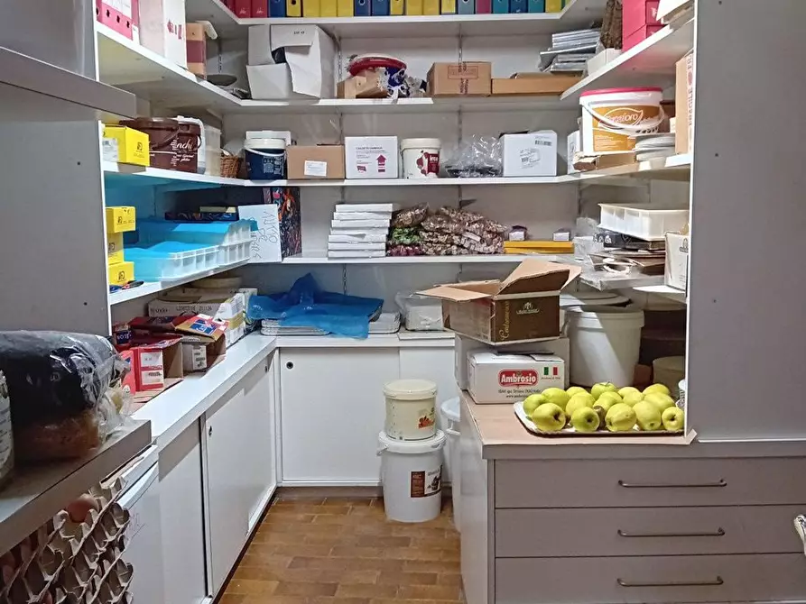 Immagine 19 di Attività commerciale in vendita  in Antonio Gramsci a Desenzano Del Garda