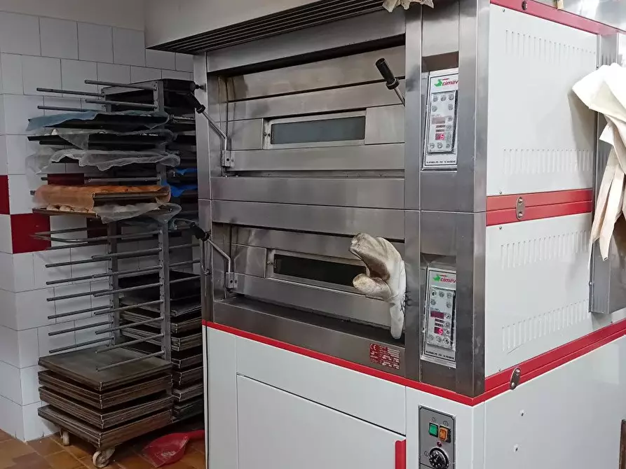 Immagine 23 di Attività commerciale in vendita  in Antonio Gramsci a Desenzano Del Garda