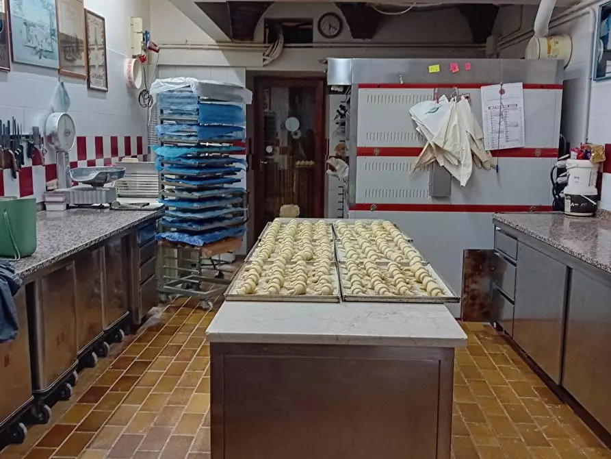 Immagine 22 di Attività commerciale in vendita  in Antonio Gramsci a Desenzano Del Garda