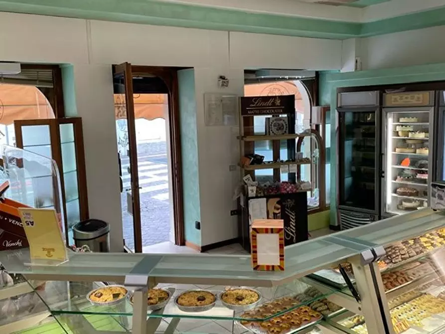 Immagine 29 di Attività commerciale in vendita  in Antonio Gramsci a Desenzano Del Garda