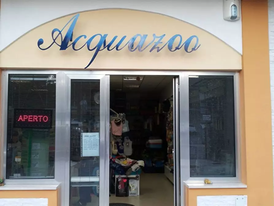 Immagine 15 di Attività commerciale in vendita  in Palestro a Calvisano