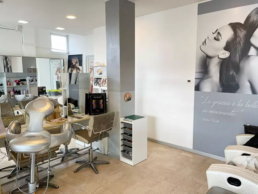 Immagine 19 di Attività commerciale in vendita  in Giosuè Carducci a Castenedolo