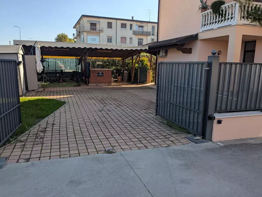 Immagine 2 di Appartamento in vendita  in IV Novembre 1918 a Rezzato